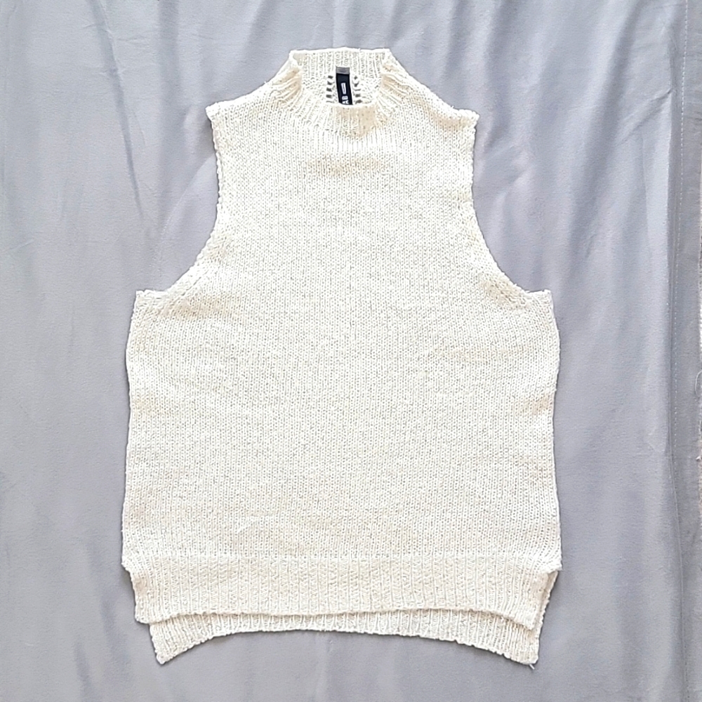 White Knitted Siquin Vest, White Color, Size Medium